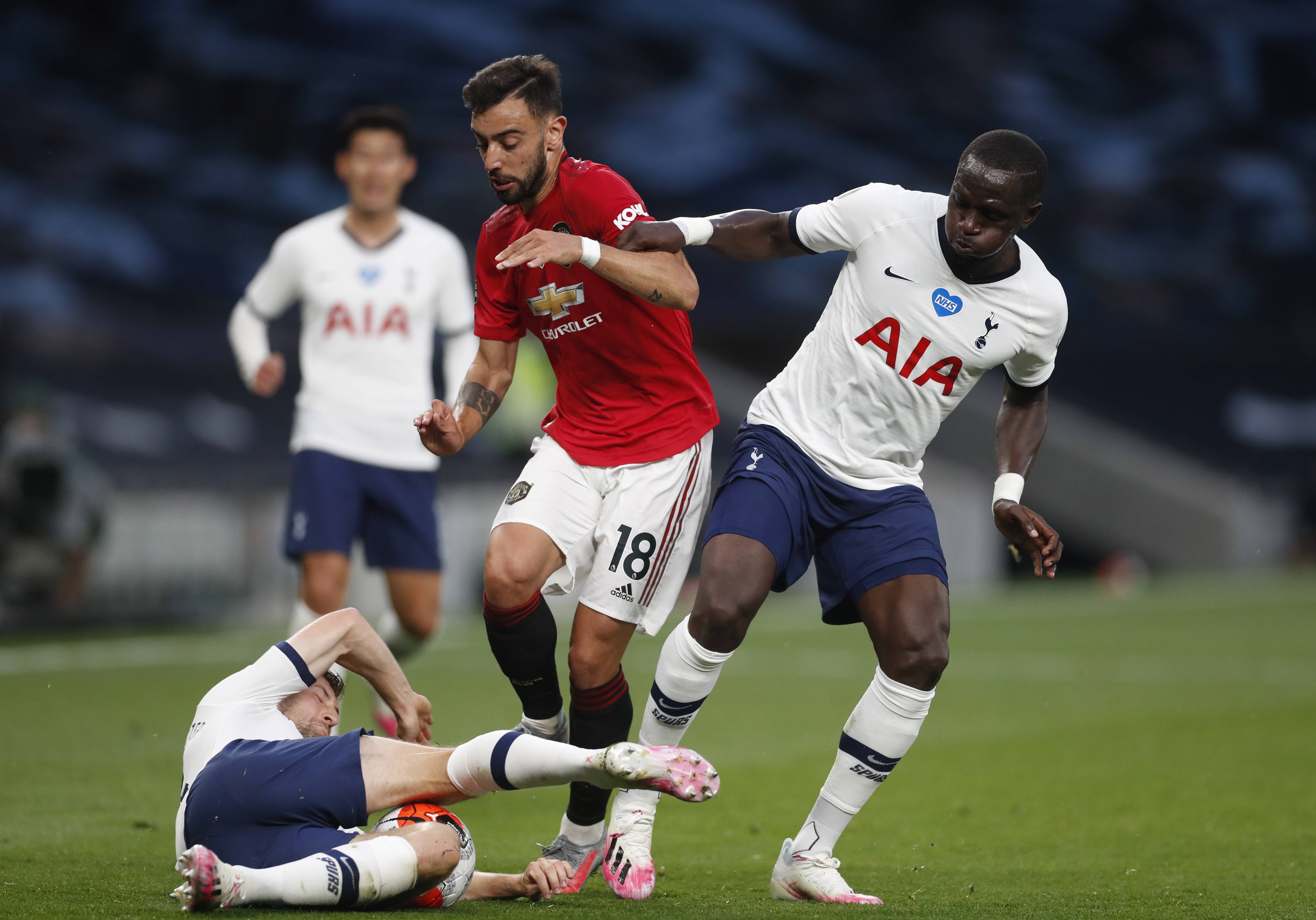 赛涌现出一 赛涌现出一